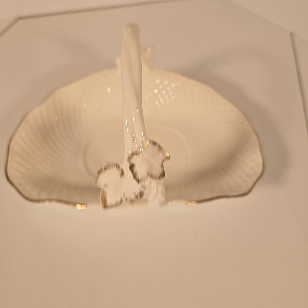 Mikasa Small Basket Ivory With Gold Trim, Bone China - Picture 3 of 6
